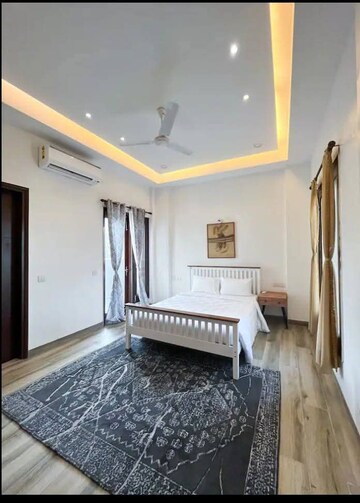 Bedroom in 2.5 BHK Builder Floor at Ambience Mall, Sector 24 – for Rent