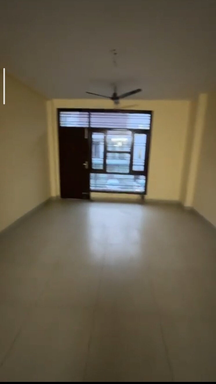 Room, wave-city 4 Bedroom 287 Sq.Ft. Apartment In Wave City Ghaziabad 9236028