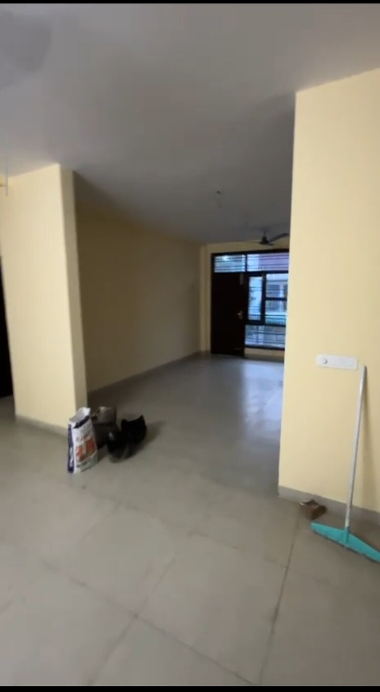 Room, wave-city 4 Bedroom 287 Sq.Ft. Apartment In Wave City Ghaziabad 9236028