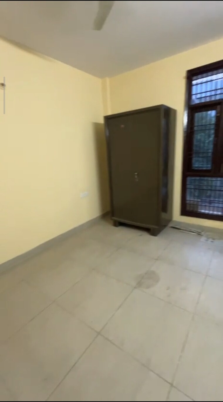 Room, wave-city 4 Bedroom 287 Sq.Ft. Apartment In Wave City Ghaziabad 9236028