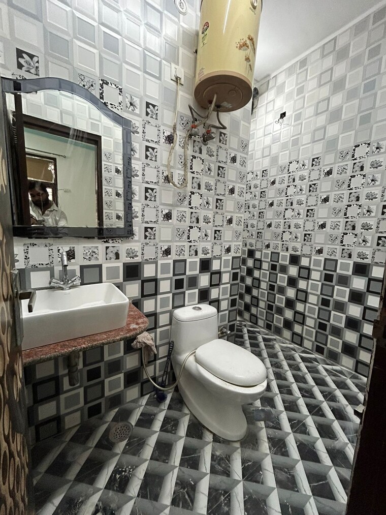 Bathroom, sector 22 2 Bedroom 1590 Sq.Ft. Independent House In Sector 22 Gurgaon 9236016