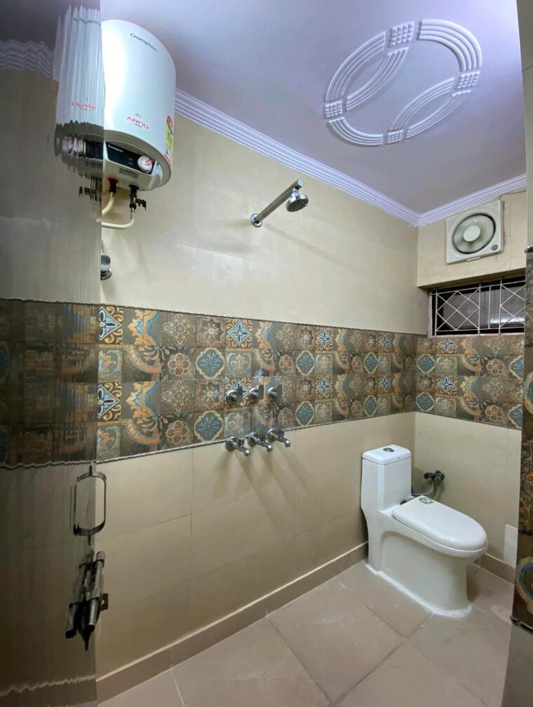 Bathroom, vasundhara sector 1 1 Bedroom 500 Sq.Ft. Builder Floor In Vasundhara Sector 1 Ghaziabad 9236113