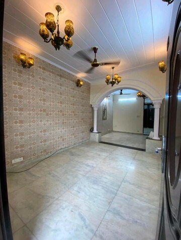 Bathroom in 1 BHK Builder Floor at Vasundhara Sector 1 – for Sale