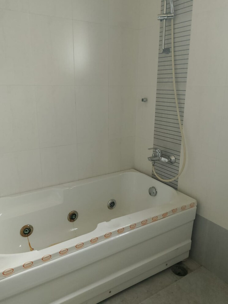 Bathroom, vasant-vihar-row-house-iii 5 Bedroom 6000 Sq.Ft. Apartment In Baner Pune 9236109