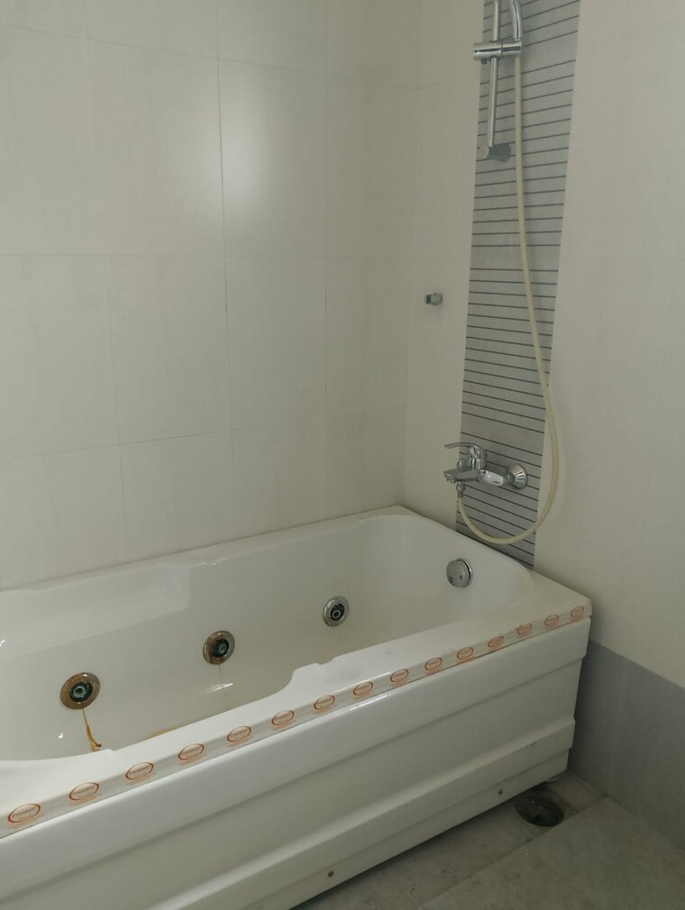 Bathroom, vasant-vihar-row-house-iii 5 Bedroom 6000 Sq.Ft. Apartment In Baner Pune 9236109