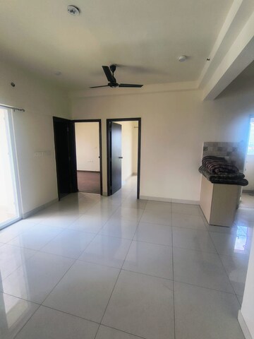 Room in 2 BHK Apartment at Puravankara Silversands, Mundhwa – for Rent