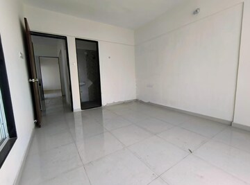 Room in 2 BHK Apartment at Mantra Insignia, Mundhwa – for Rent