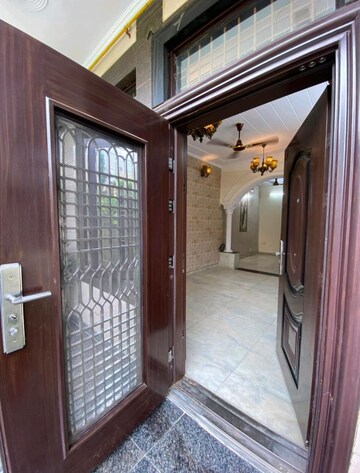 Building Lobby in 3 BHK Builder Floor at Vasundhara Sector 1 – for Sale