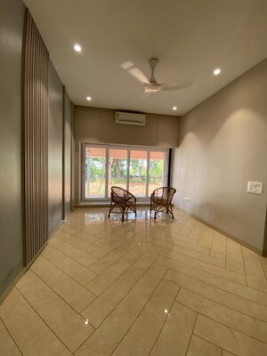 Room in 5 BHK Apartment at Sindh Society, Aundh – for Rent