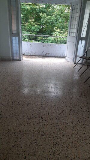 Room in 2 BHK Apartment at Shri Senapati Bapat CHS, Senapati Bapat Road – for Rent