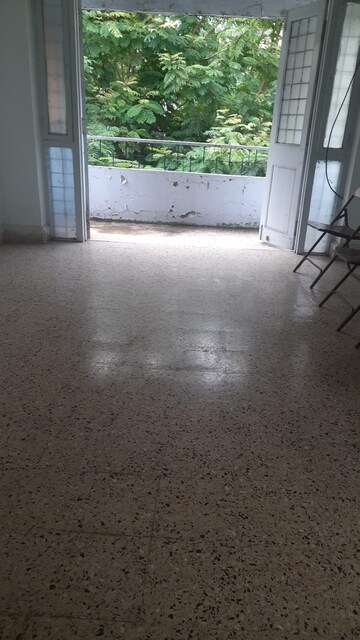 Room in 2 BHK Apartment at Shri Senapati Bapat CHS, Senapati Bapat Road – for Rent