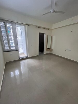 Room in 2.5 BHK Apartment at Futec Gateway, Sector 75 – for Rent