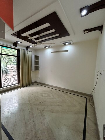 Room in 3 BHK Independent House at Sector 23 – for Rent