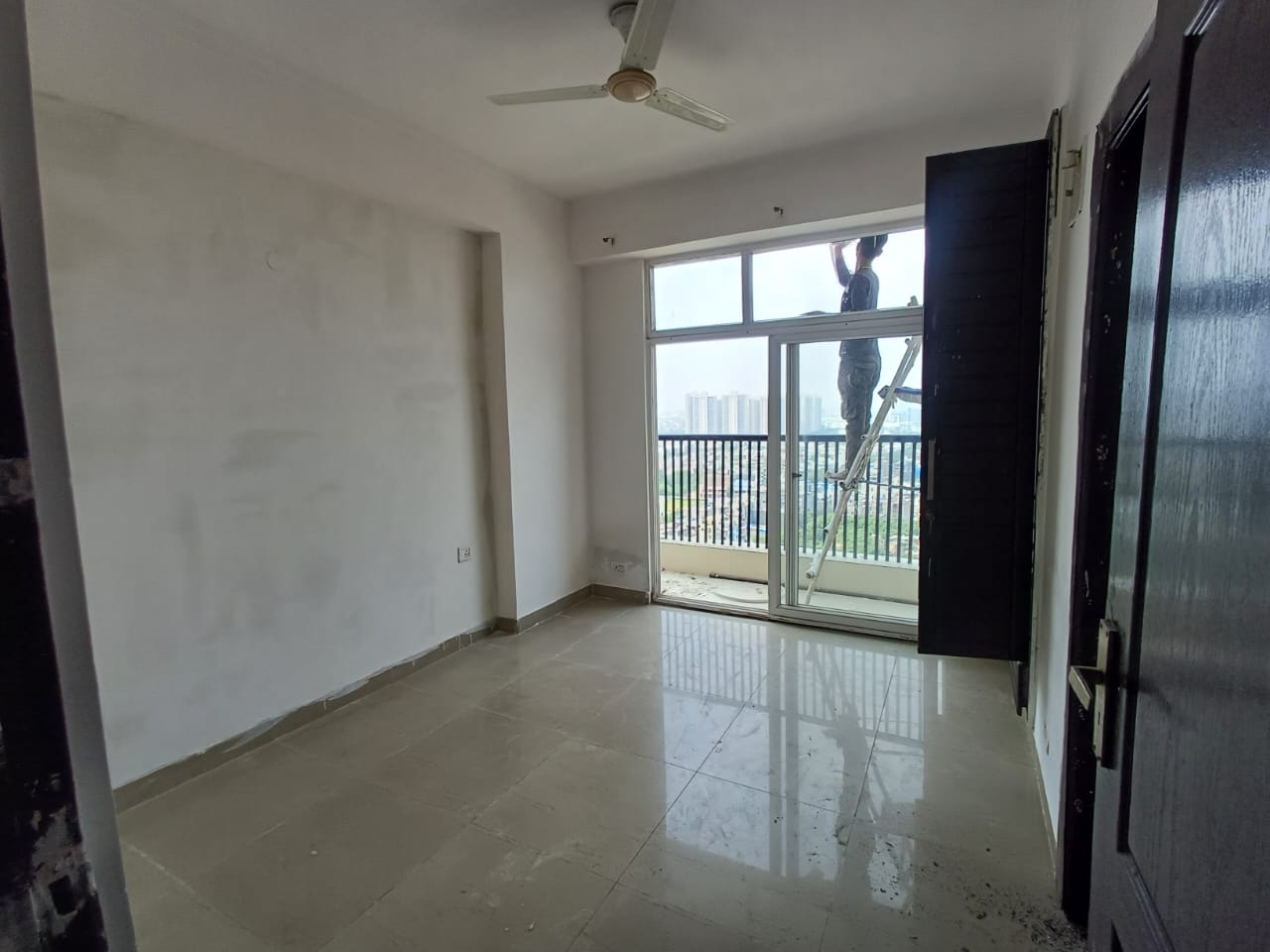 2.5 BHK + Study Room 1320 Sq.Ft. Apartment in Supertech Livingston