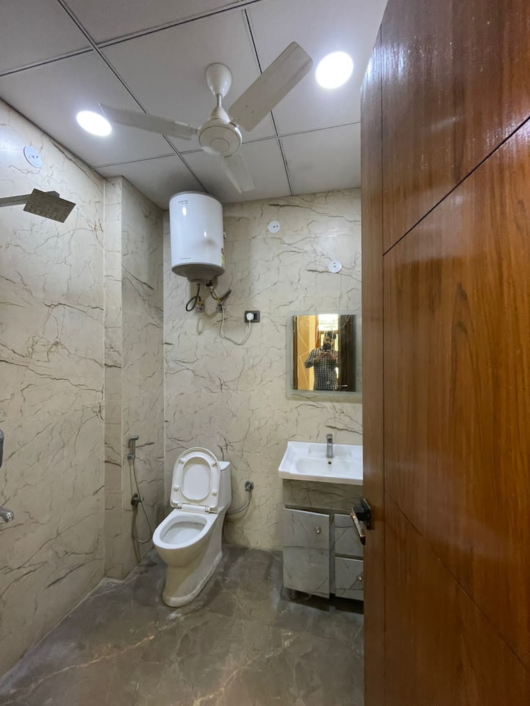 Bathroom, vasundhara sector 1 3 Bedroom 78 Sq.Mt. Builder Floor In Vasundhara Sector 1 Ghaziabad 9236489