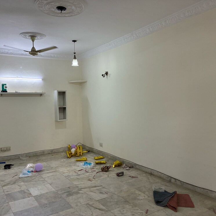 Room, jaipuria-plaza 3 Bedroom 205 Sq.Mt. Independent House In Sector 26 Noida 9236532