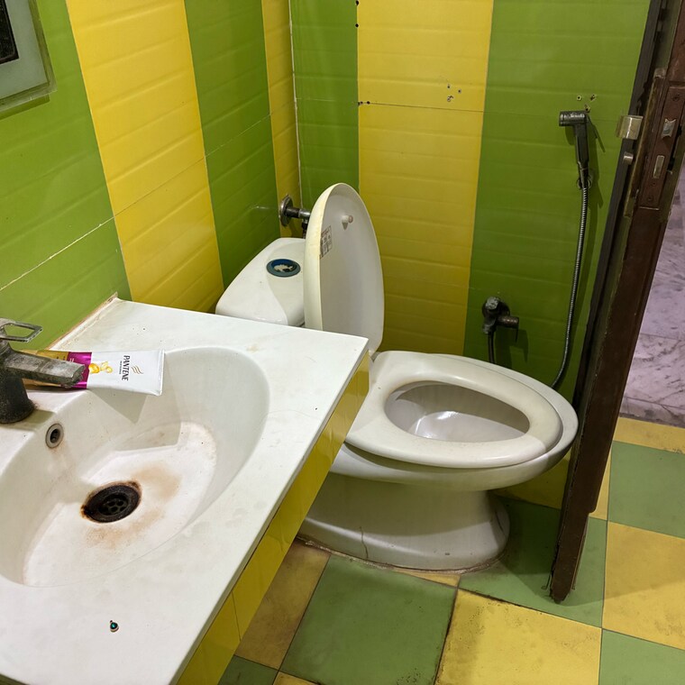 Team Area, jaipuria-plaza 3 Bedroom 205 Sq.Mt. Independent House In Sector 26 Noida 9236532