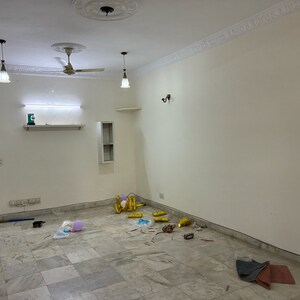 Room in 3 BHK Independent House at Jaipuria Plaza, Sector 26 – for Rent