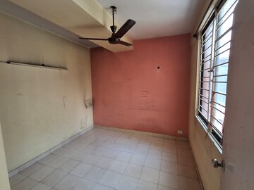 Room in 3 BHK Apartment at Genexx Valley, Diamond Harbour Road – for Rent