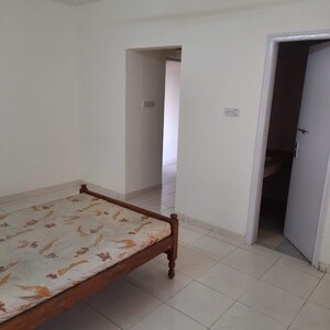 Room in 2 BHK Apartment at Eden Park, Viman Nagar – for Rent