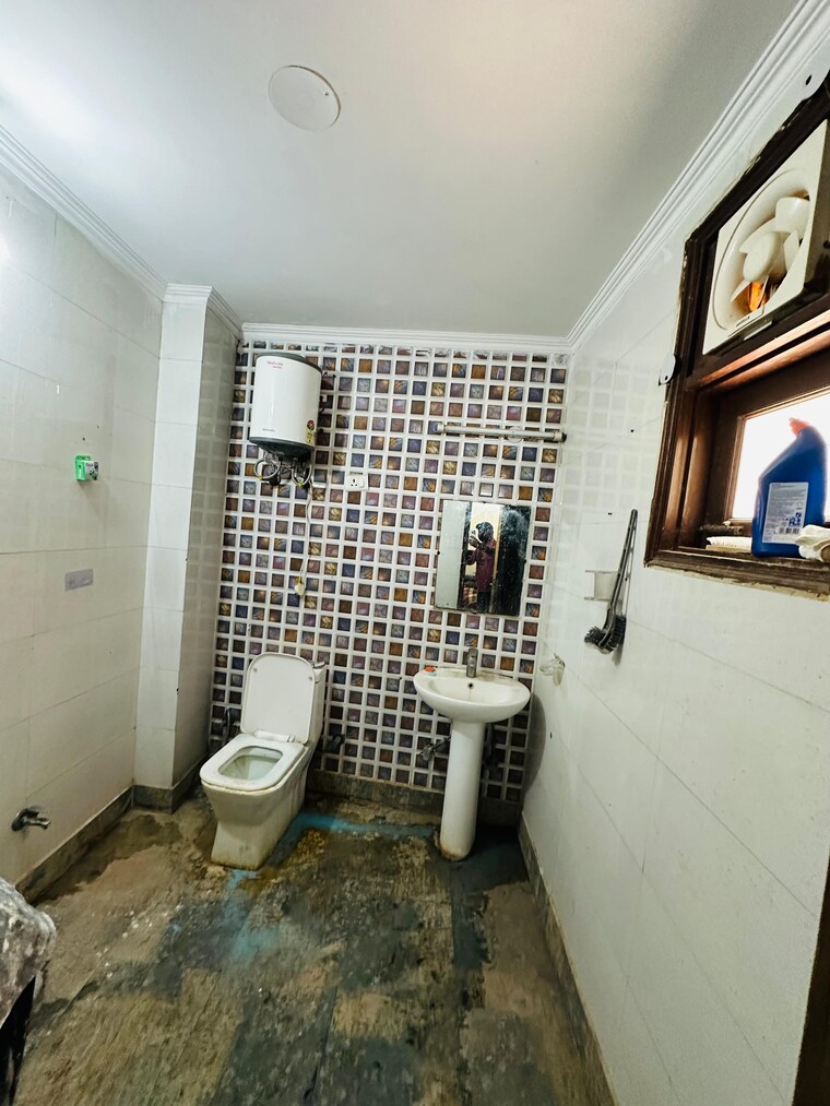 Bathroom, saket 3 Bedroom 1400 Sq.Ft. Builder Floor In Saket Delhi 9236550