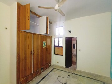 Room in 3 BHK Builder Floor at Chattarpur – for Rent