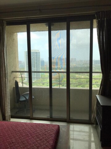 Room in 2.5 BHK Apartment at Oberoi Realty Splendor, Andheri East – for Rent