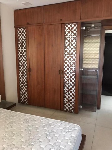 Bedroom in 2.5 BHK Apartment at Oberoi Realty Splendor, Andheri East – for Rent