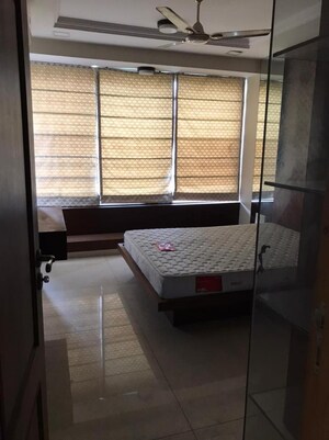 Bedroom in 2.5 BHK Apartment at Oberoi Realty Splendor, Andheri East – for Rent