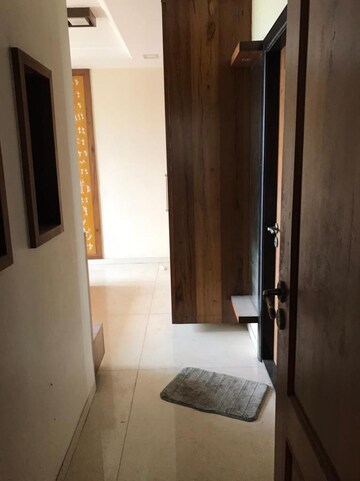 Room in 2.5 BHK Apartment at Oberoi Realty Splendor, Andheri East – for Rent
