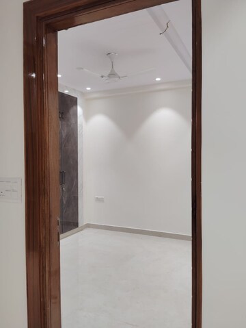 Bathroom in 2 BHK Builder Floor at Vasundhara Sector 5 – for Sale