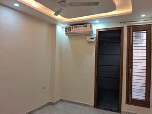 Building Lobby in 3 BHK Builder Floor at Vipul World Floors, Sector 48 – for Rent