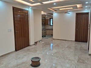 Room in 3 BHK Builder Floor at Vipul World Floors, Sector 48 – for Rent