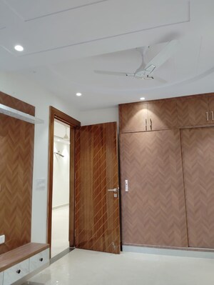 2 BHK Builder Floor For Sale in Vasundhara Sector 5