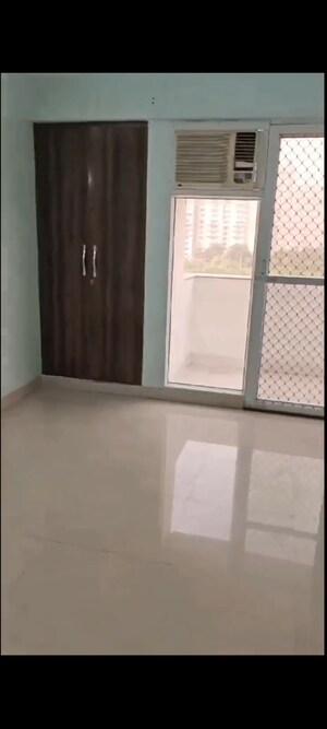Room in 3 BHK Apartment at Nirala Greenshire Phase I, Patwari – for Rent