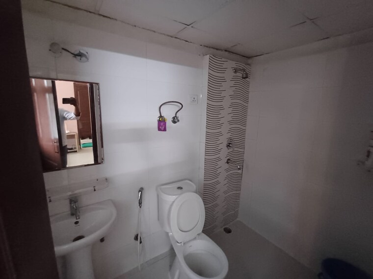 Bathroom, amrapali-empire 2.5 Bedroom 1215 Sq.Ft. Apartment In Sain Vihar Ghaziabad 9236720