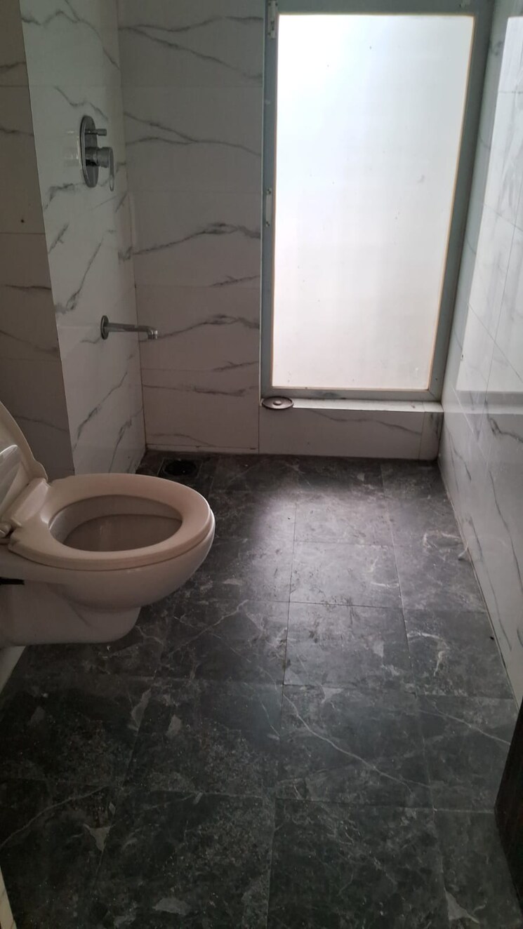 Bathroom, sadguna-raj-ek-jyot-sukriti 2 Bedroom 845 Sq.Ft. Apartment In Chembur Mumbai 9236717