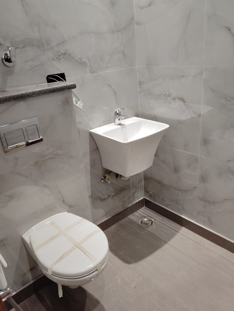 Bathroom, aba-olive-county 3 Bedroom 1355 Sq.Ft. Apartment In Vasundhara Sector 5 Ghaziabad 9236730