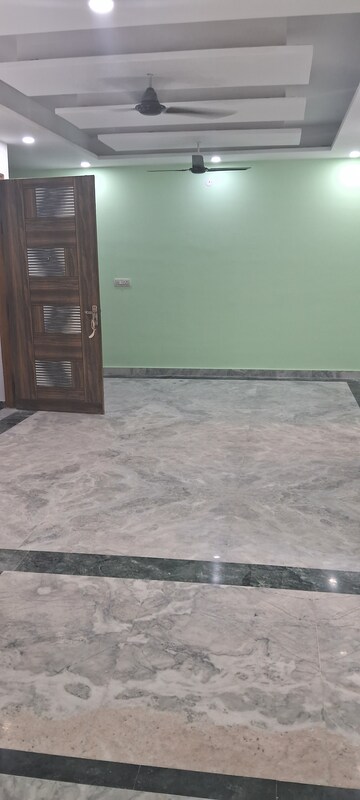 Room in 3.5 BHK Builder Floor at Anand Nagar – for Rent