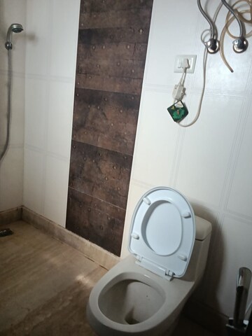 Bathroom in 2 BHK Builder Floor at Unitech Arcadia, South City 2 – for Rent