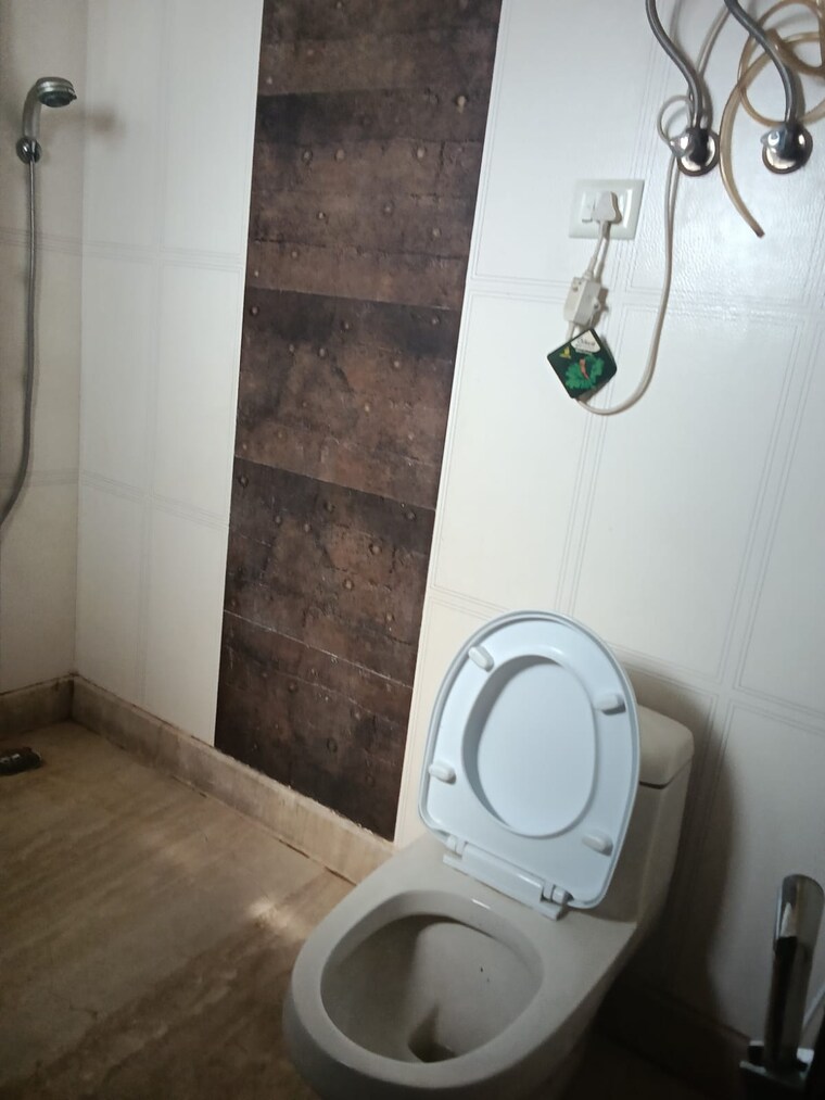 Bathroom, unitech-arcadia 2 Bedroom 1350 Sq.Ft. Builder Floor In South City 2 Gurgaon 9236831