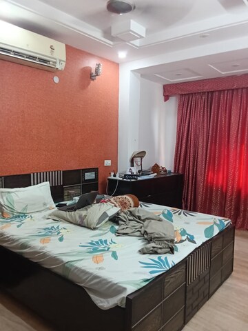 Bedroom in 2 BHK Builder Floor at Unitech Arcadia, South City 2 – for Rent