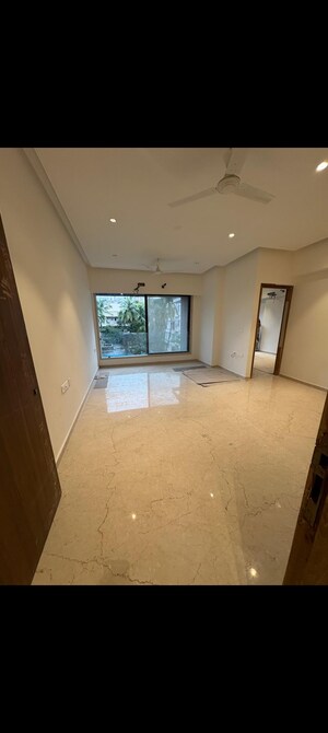 Room in 4 BHK Apartment at PR Fernvel, Santacruz West – for Rent