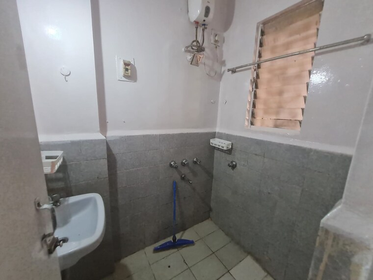Bathroom, karia-konark-nagar-phase-1 1 Bedroom 650 Sq.Ft. Apartment In Viman Nagar Pune 9236968