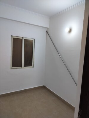 Room in 3 BHK Apartment at Amrapali Crystal Homes, Sector 76 – for Rent