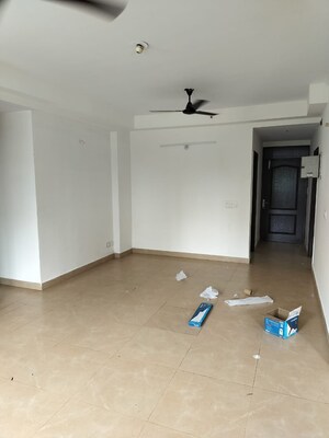 Room in 3 BHK Apartment at Amrapali Crystal Homes, Sector 76 – for Rent