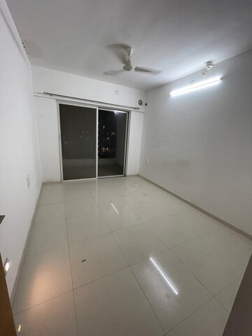 Room in 3 BHK Apartment at Godrej Elements, Hinjewadi – for Rent