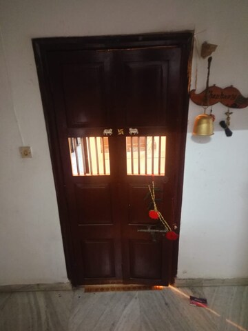 Furnished Amenities in 3 BHK Apartment at Brindavan CHS, Andheri East – for Rent
