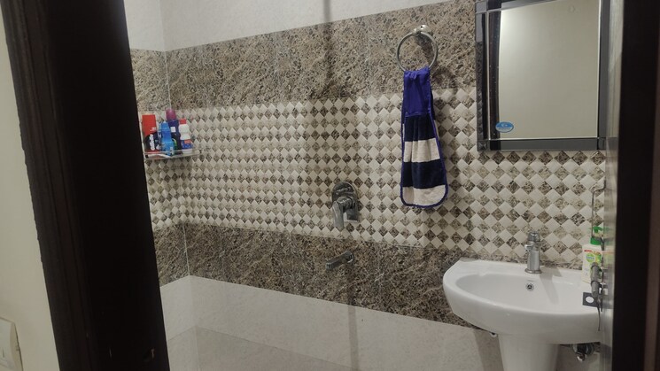 Bathroom, sector 5 2 Bedroom 700 Sq.Ft. Apartment In Sector 5 Gurgaon 9237032