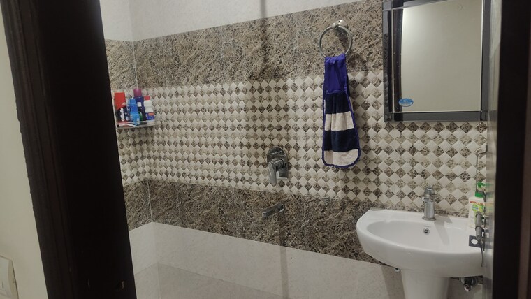 Bathroom, sector 5 2 Bedroom 700 Sq.Ft. Apartment In Sector 5 Gurgaon 9237032